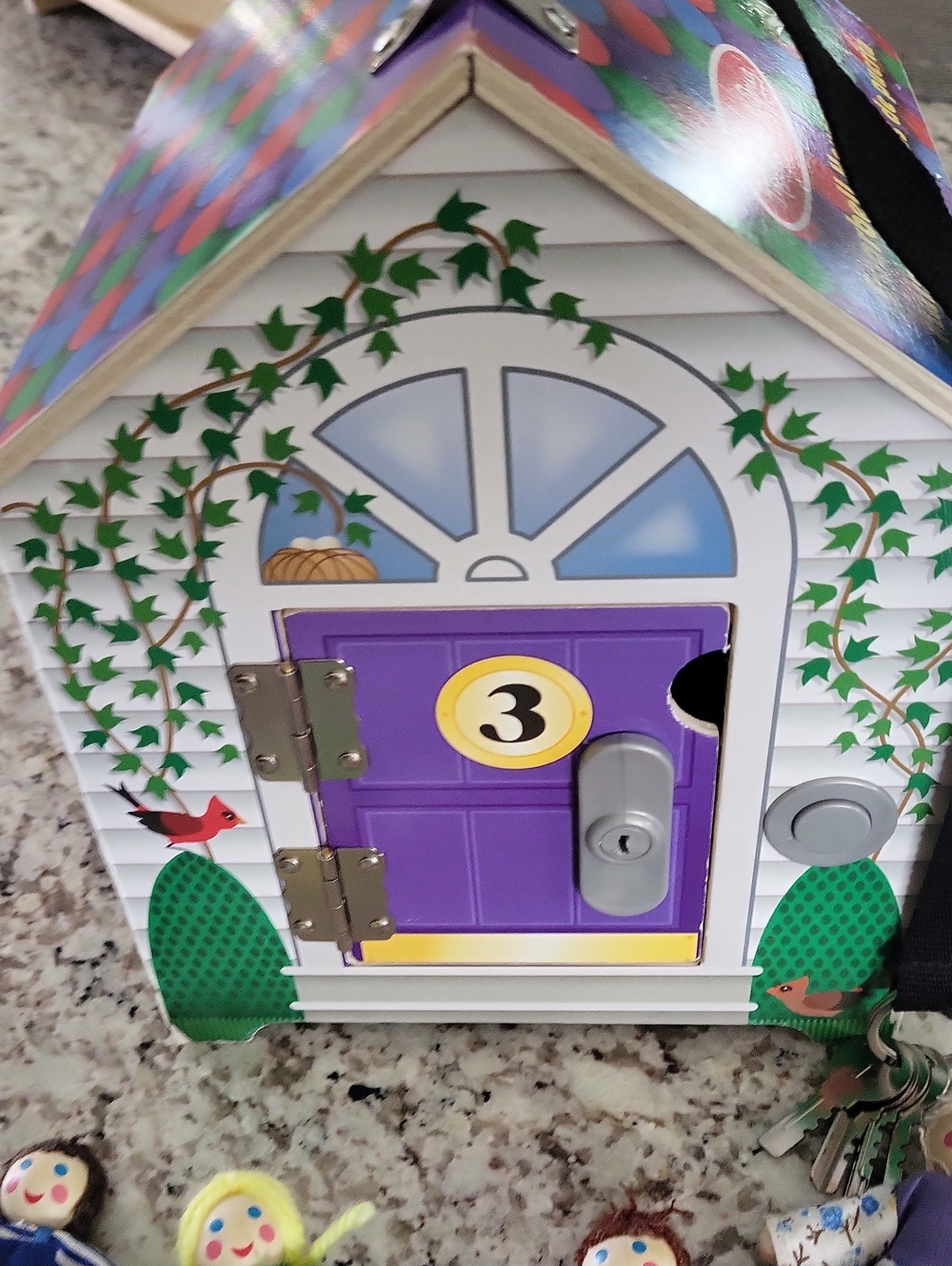 NWOT Melissa & Doug Green Doorbell House Playset with 4 Wooden Dolls & Keys - Picture 3 of 6